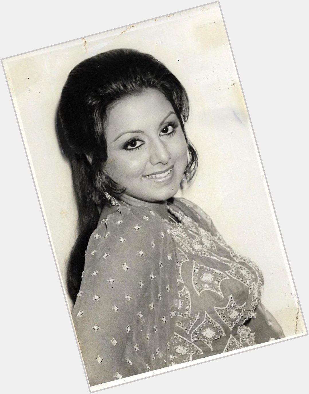 July 8 : Happy 59th birthday to the lovely Neetu Singh Ji... Your favorite movie role of her? 