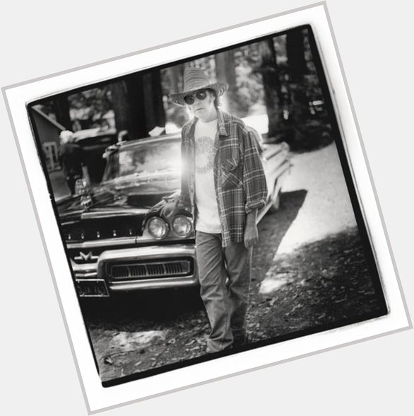 Happy birthday Neil Young
L occasion de lire le riche livre d Alain Gardinier chez Photo 