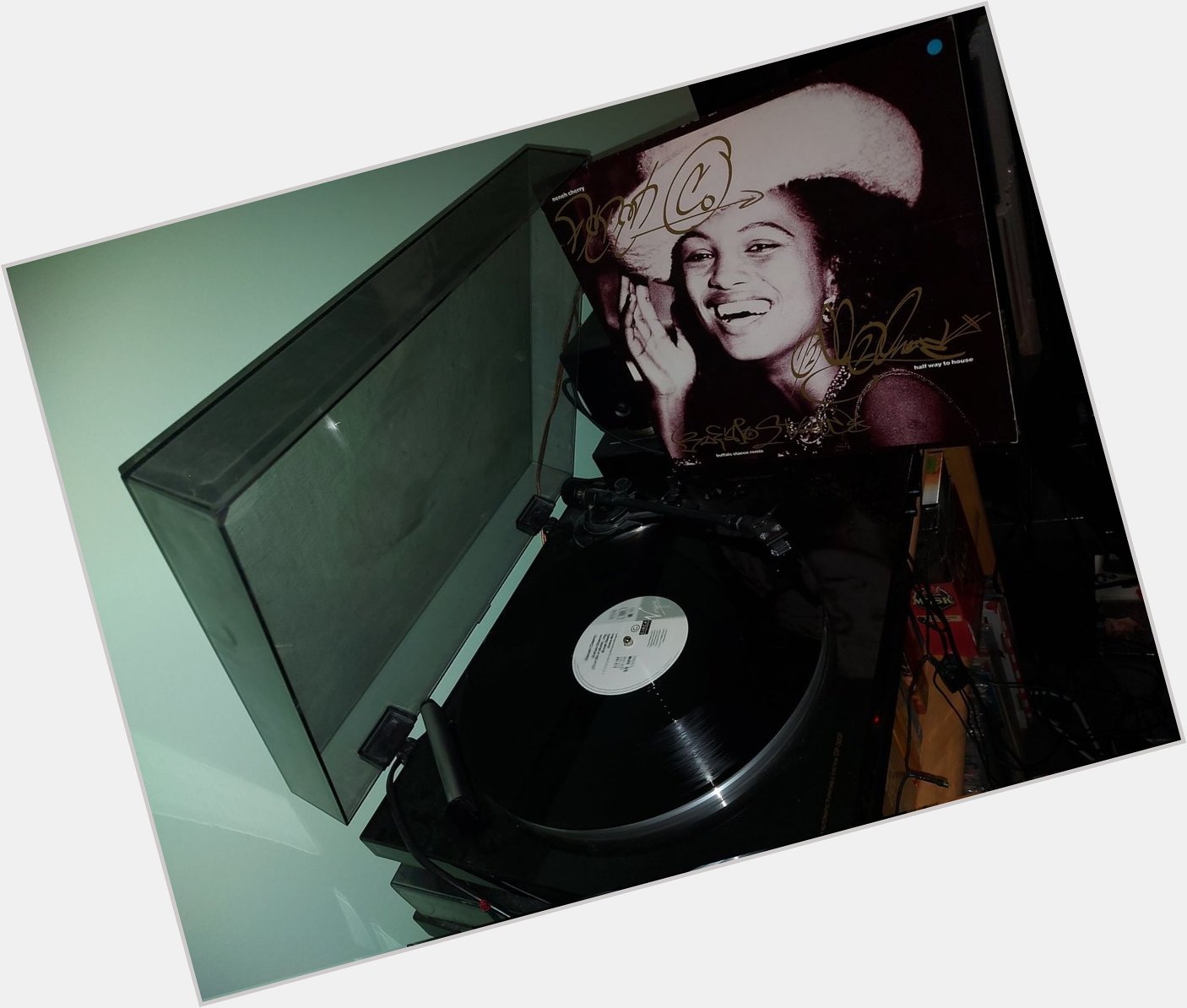 Happy Birthday Neneh Cherry *58*!
Buffalo Stance (Remix) 
(Circa Records/Virgin/1989)   
