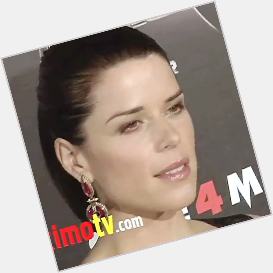 Happy birthday to THE legendary scream queen neve campbell 
