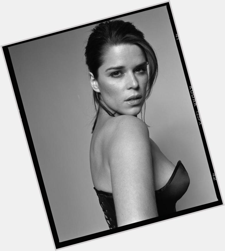 Neve Campbell cumple también hoy  41 años. Muchas felicidades Neve Happy Birthday
1 