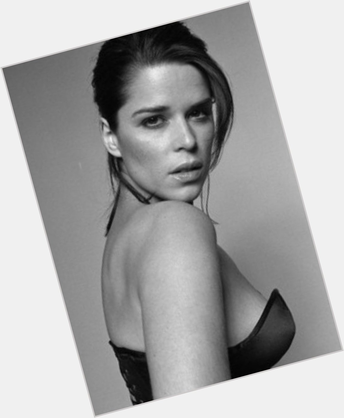 Happy Birthday to Miss Neve Campbell 