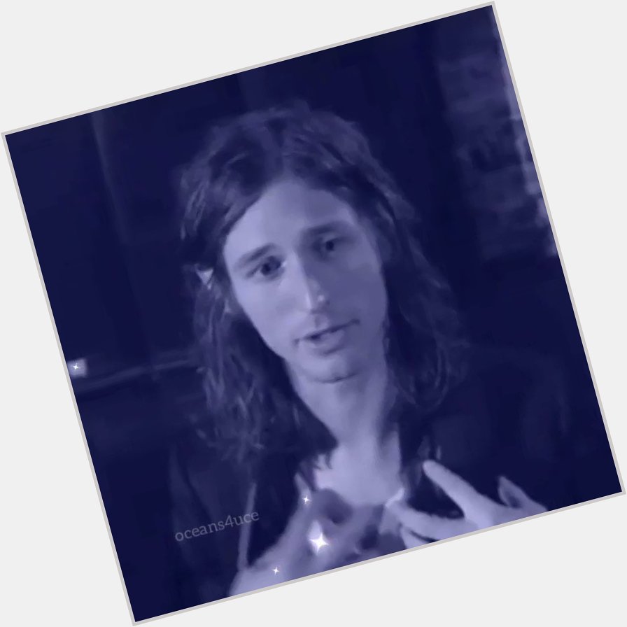 Happy birthday to Nick Valensi! You\re always the coolest 

