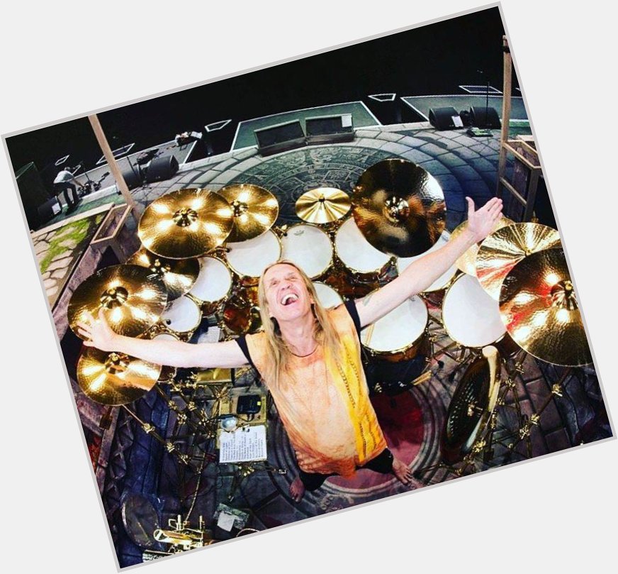 Hoy es el cumpleaños del gran batería de Iron Maiden Nicko Mcbrain. Happy Birthday 
