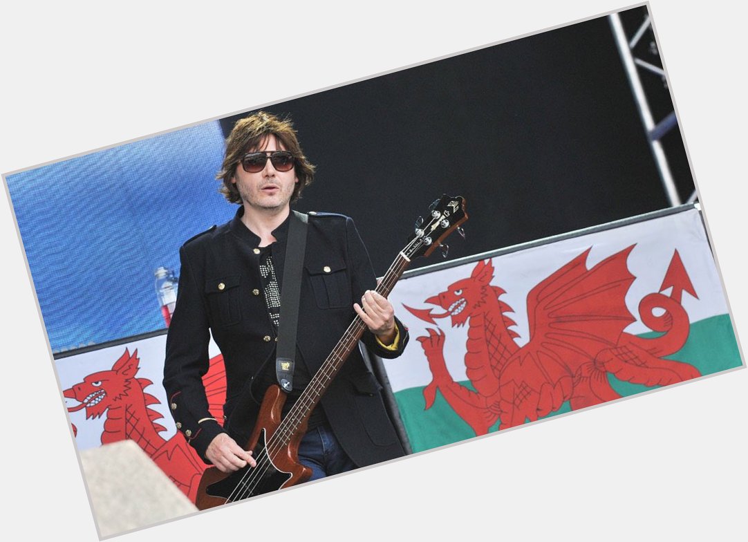 Happy birthday to bassist, lyricist, and all-round giant human Nicky Wire! 