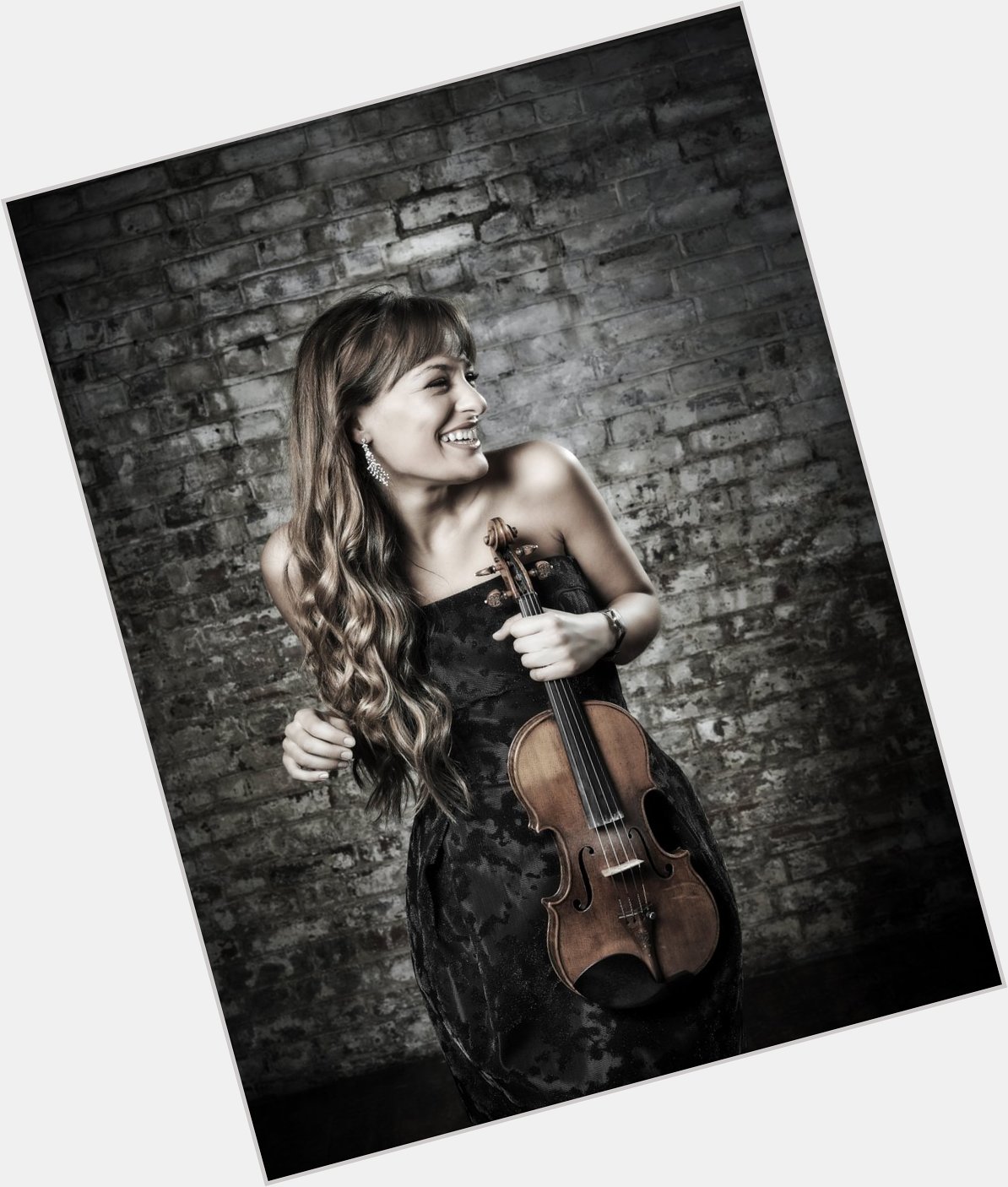 A very Happy Birthday to Scottish violin virtuosa Nicola Benedetti. Don\t miss her new album \Baroque\. 