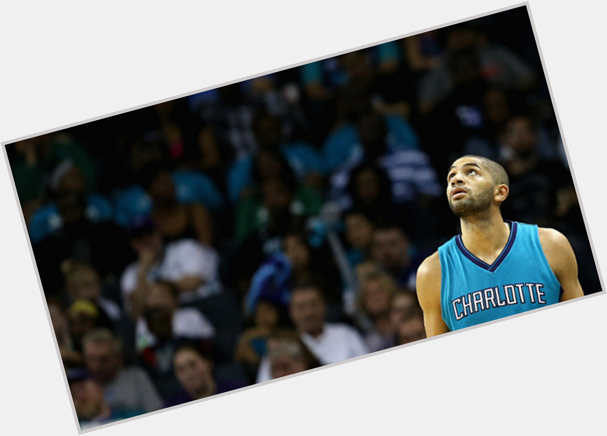 Hoje é o aniversário de Nicolas Batum, ala dos Hornets! Está completando 27 anos. Happy bday 