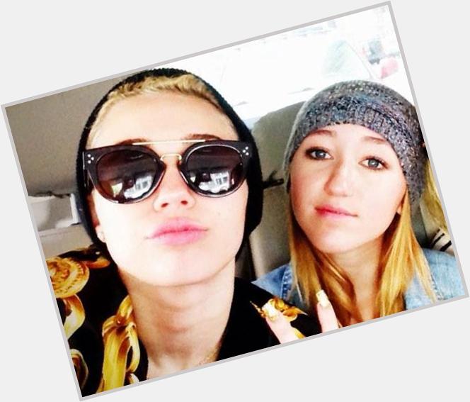Hoy esta cumpliendo 15 años Noah Cyrus, la hermana de Miley. Happy Birthday  