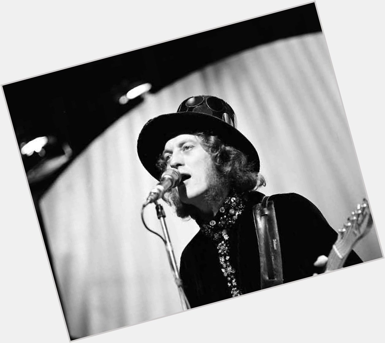 Happy Birthday to Slade singer songwriter Noddy Holder, born on this day in Walsall, Staffordshire in 1946.    