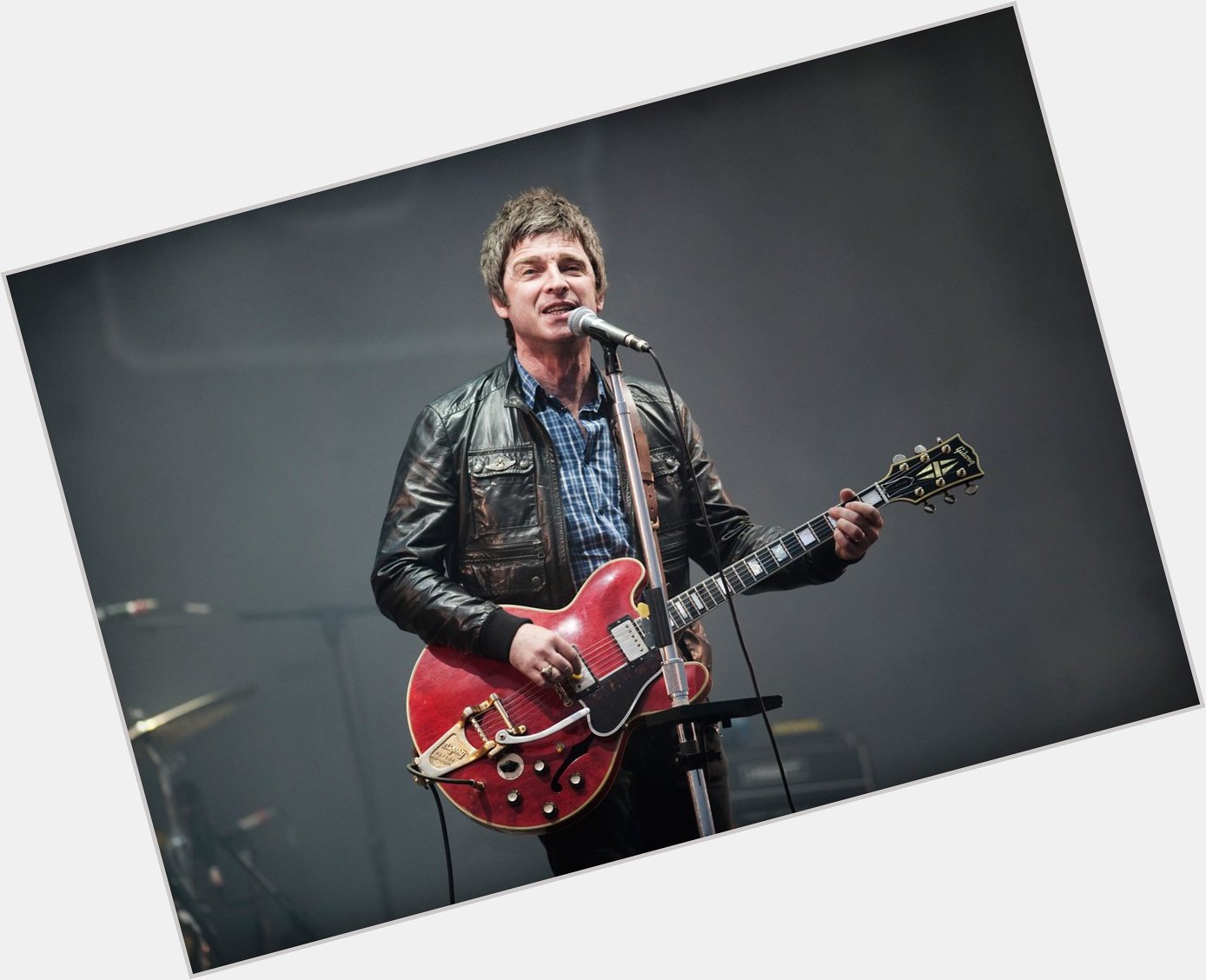 Happy birthday to Noel Gallagher who turns 53 today!     