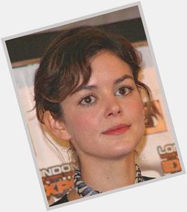 A happy dapper 34th birthday to Nora Zehetner! 