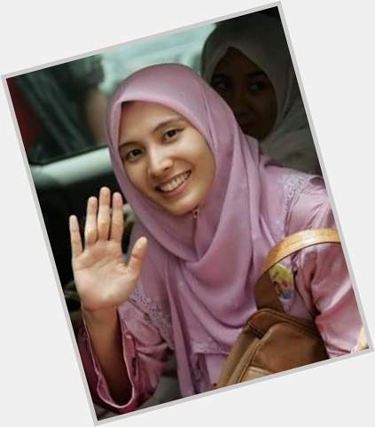 Happy Birthday To YB Nurul Izzah Anwar, Wishing her & Family Best of luck and Allah Bless Them.. 