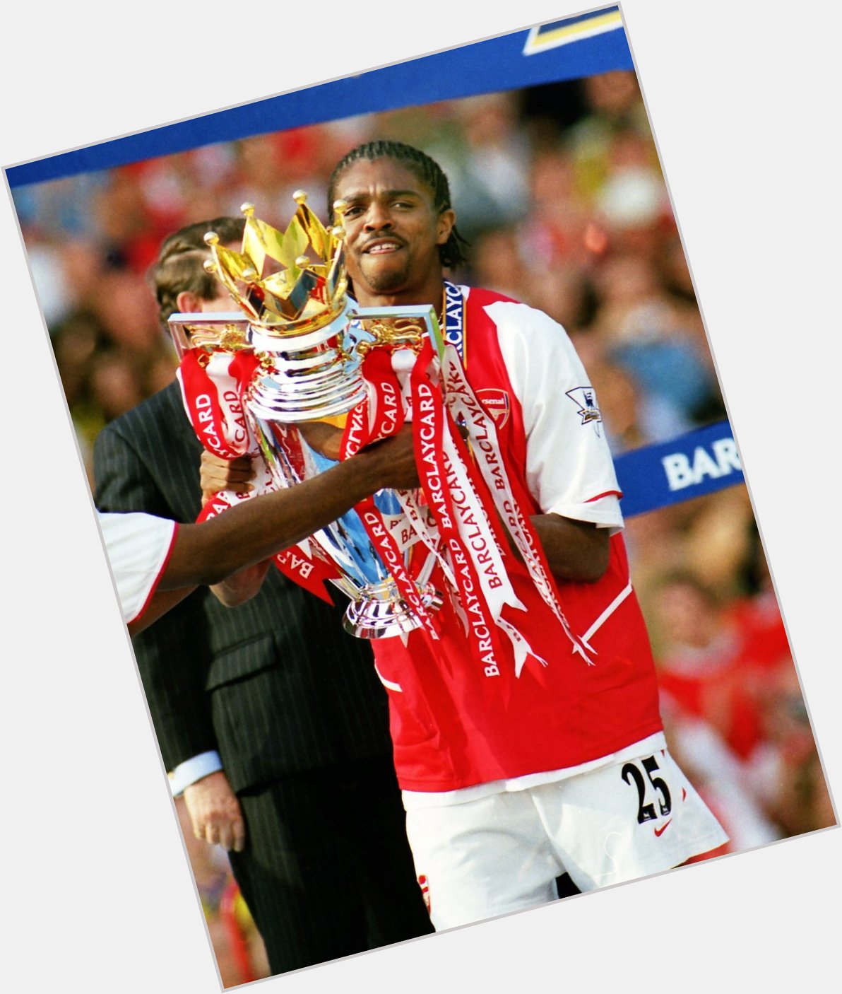 Happy birthday to the uniquely brilliant Nwankwo Kanu!

A genuine Arsenal legend 