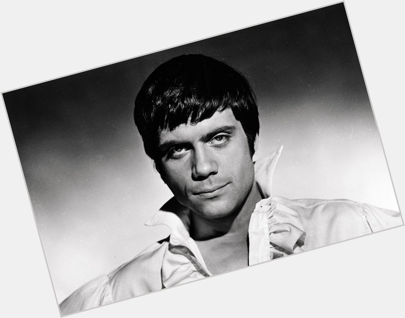 Happy birthday to Oliver Reed, one of the sexiest movie stars ever. 