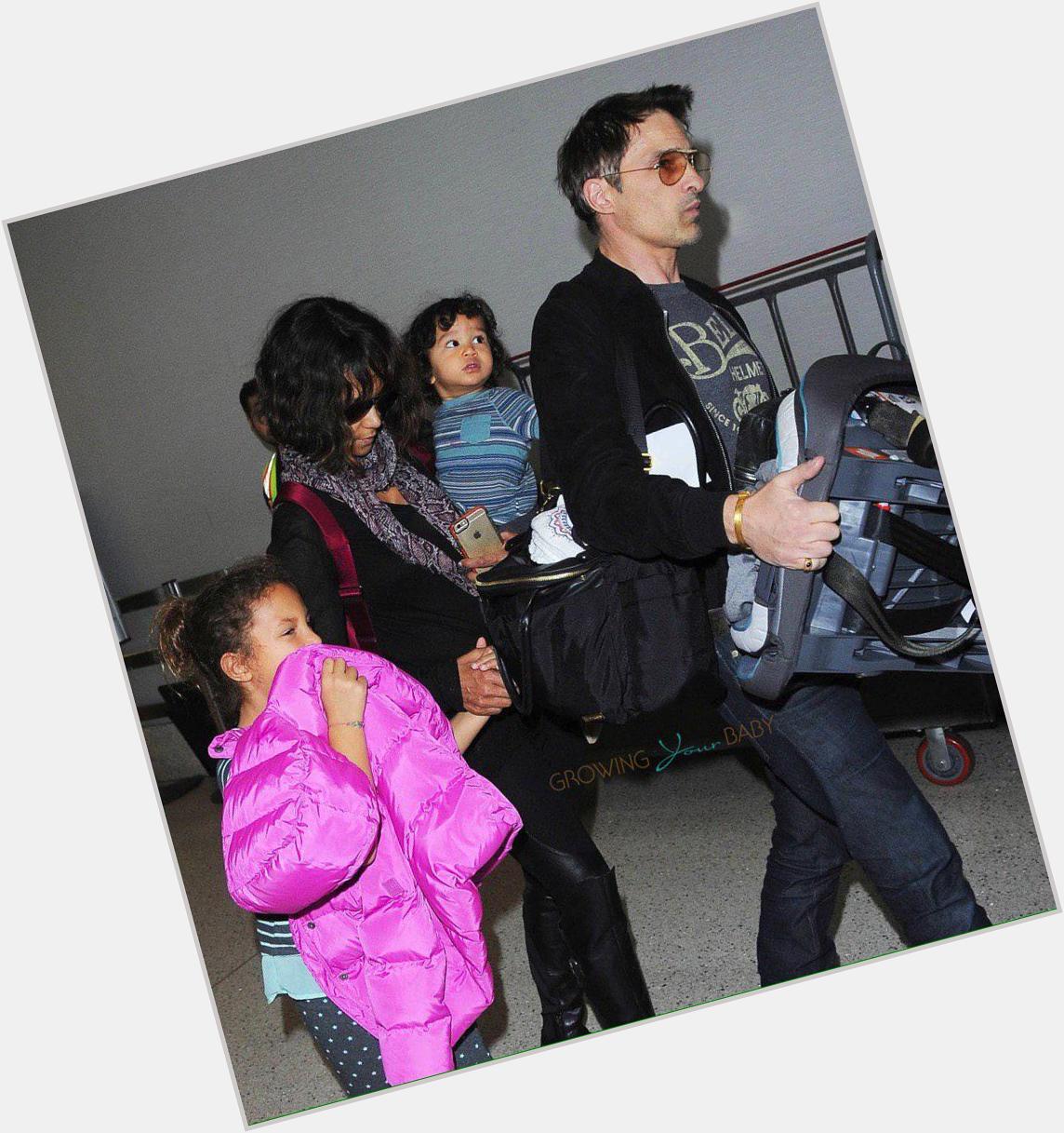 I wanna wish a happy 49th birthday 2 Olivier Martinez I hope he has fun with his wife, their son, & her daughter 