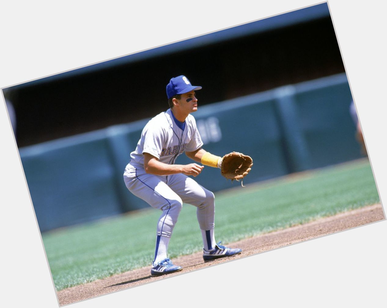 Happy \80s Birthday to Omar Vizquel, who made his debut in 1989.    