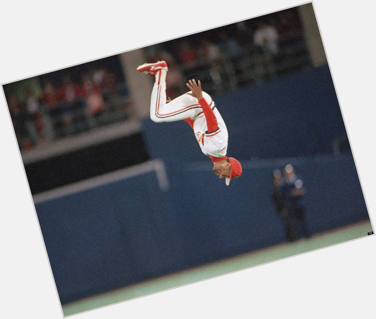 Happy 63rd bday Ozzie Smith, the greatest fielding shortstop of all-time. 15 ASG, 13 Gold Gloves. 