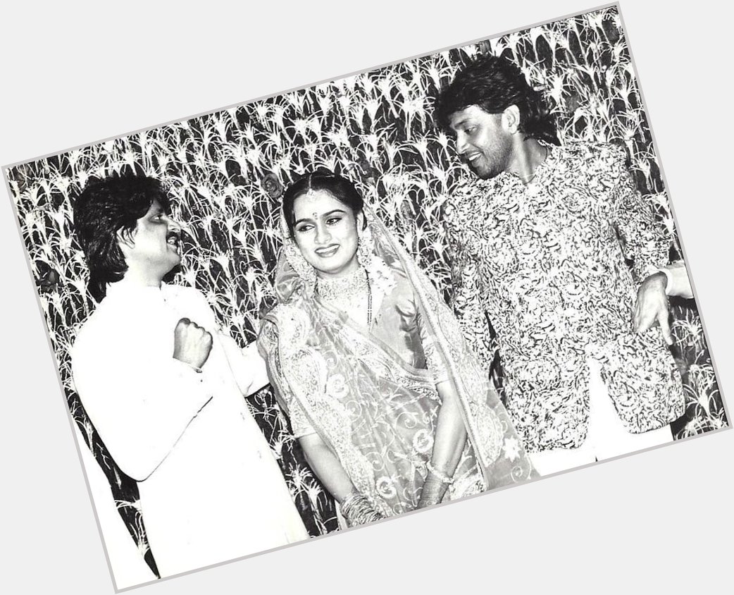 Padmini Kolhapure on her wedding day , congratulated by Mithun Chakraborty.

Happy Birthday  
