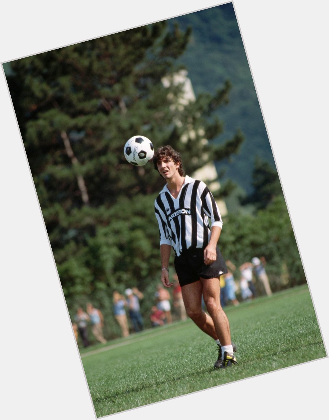 Happy birthday to Juventus legend Paolo Rossi, who turns 61 today.

Games: 138
Goals: 44 : 6 