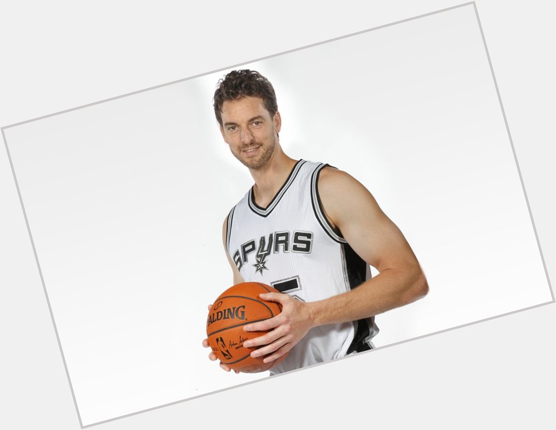 Nace en 1980: Pau Gasol, baloncestista español. feliz cumpleaños Happy Birthday 