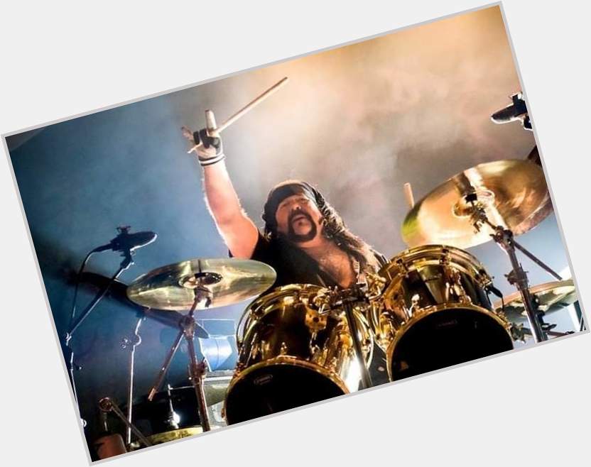 Happy Birthday!!! Al gran Vinnie Paul Abbott quien fuera baterista de Pantera  