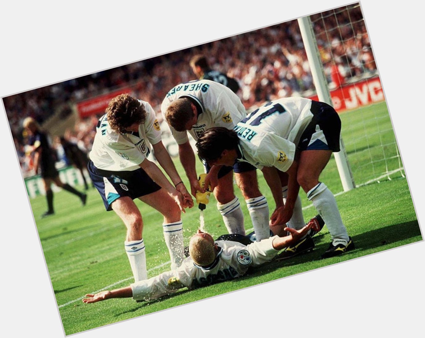 Happy Birthday to Paul Gascoigne, a player unlike any other!        [ :Coloursport] 
