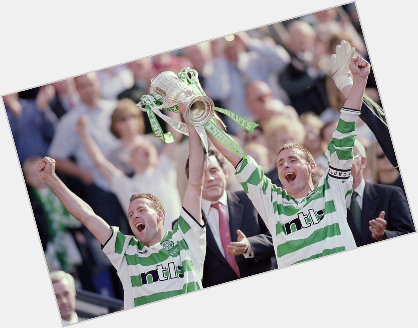 Happy birthday to Paul Lambert who turns 46 today! He was part of  Celtic\s 2000 team that won the domestic treble. 