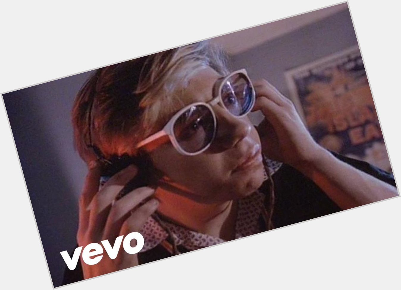 Happy Birthday to guitarist Paul Reynolds! What\s your favourite Flock Of Seagulls track? 