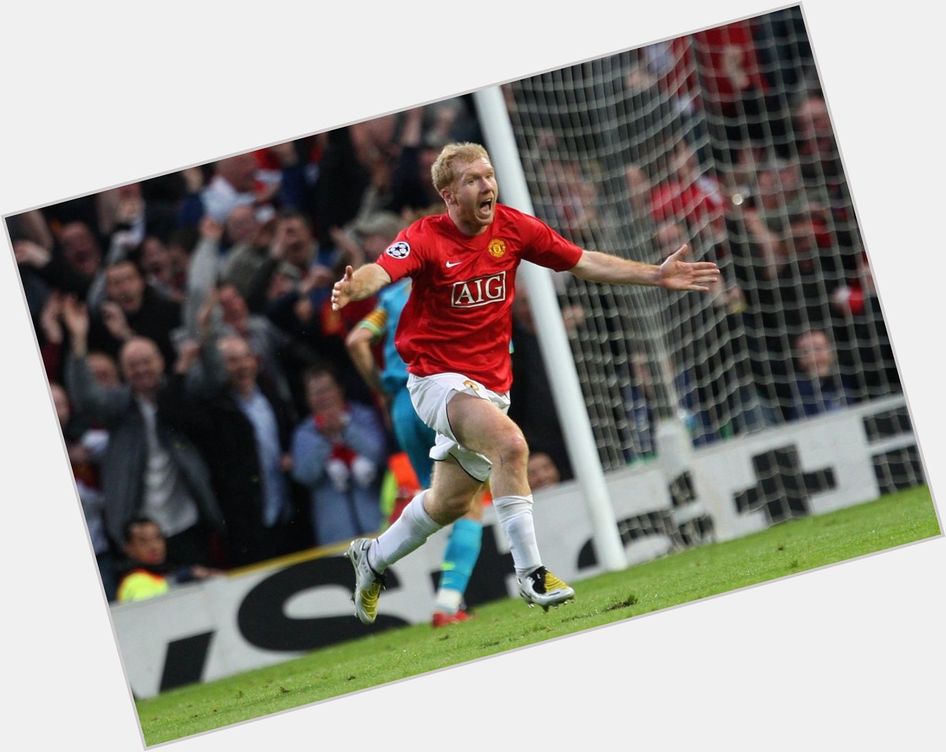 Happy Birthday Paul Scholes! 

What is your favourite Paul Scholes moment in a Manchester United shirt? 