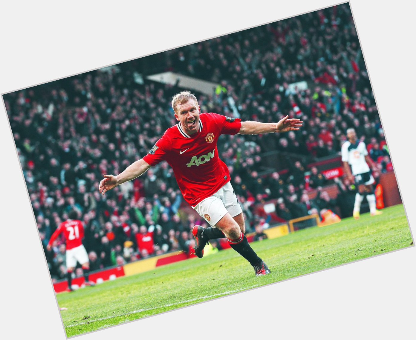 Happy 46th birthday to Man United & English legend Paul Scholes Top 3 midfielder of all time? 