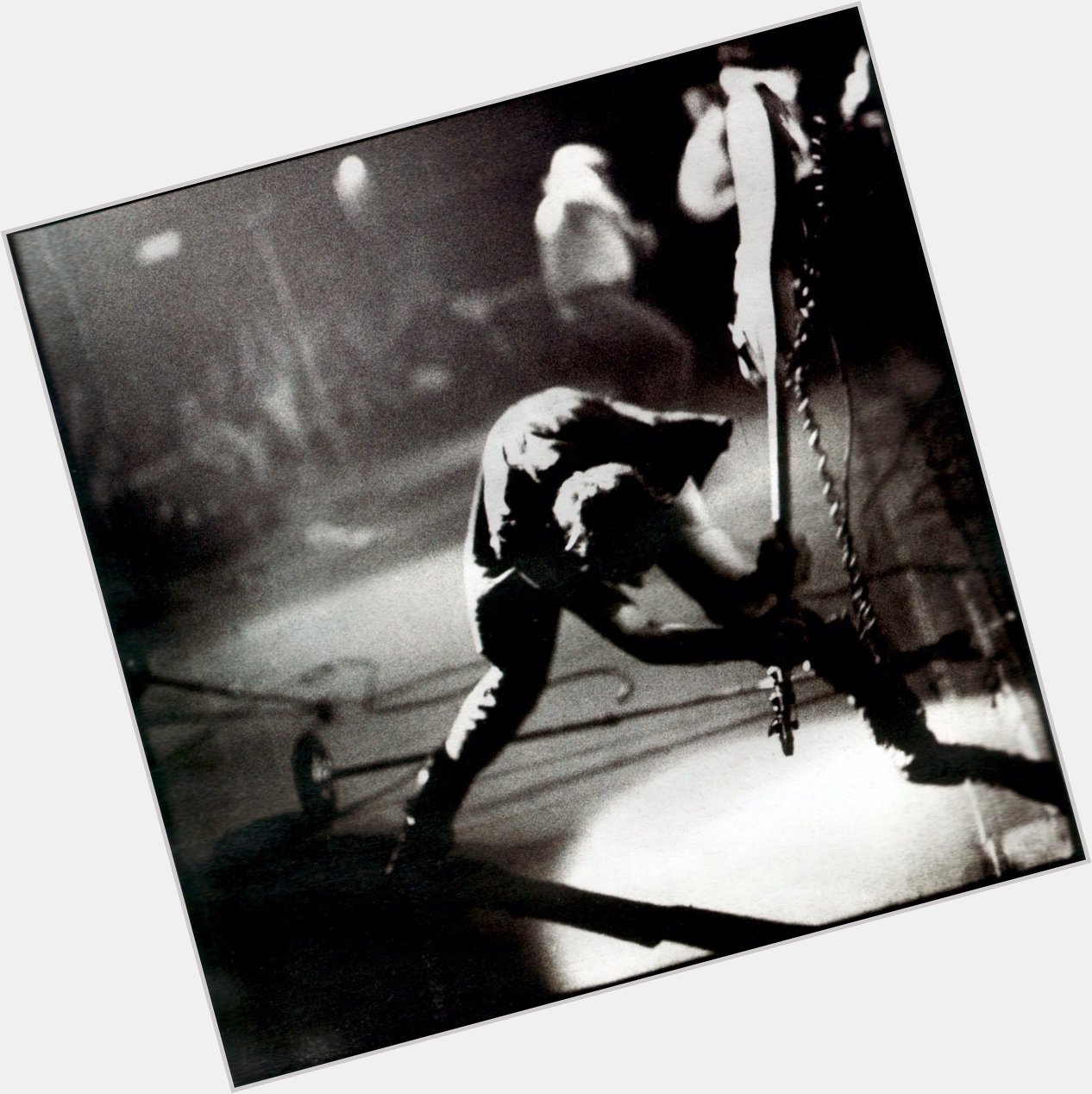 Happy 60th birthday to one of the coolest rock stars of all time Paul Simonon. Absolute legend! 