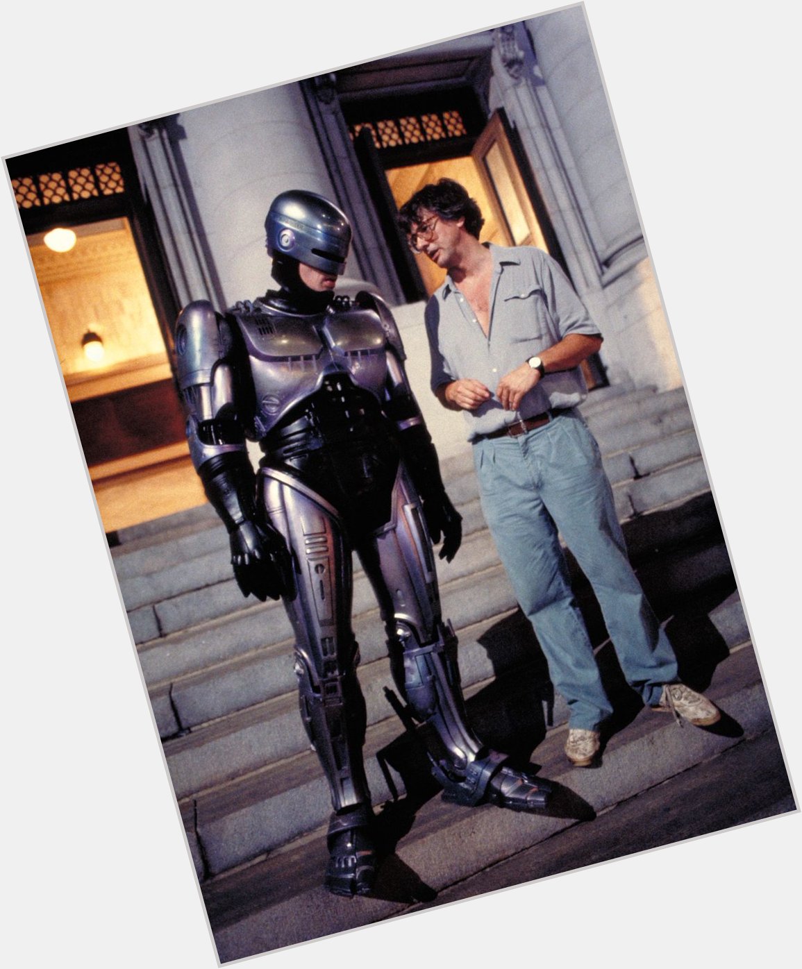 Happy birthday to awesome director, Paul Verhoeven. Here he is having a for sure deep convo with RoboCop. 