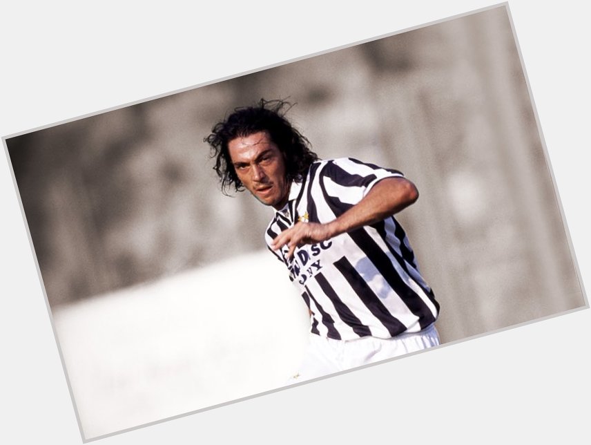 Happy birthday to former Juventus midfielder Paulo Sousa, who turns 47 today.

Games: 79
Goals: 2 : 4 