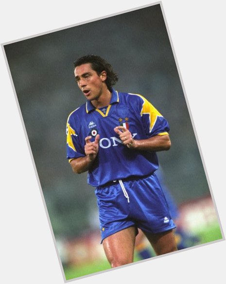 Happy birthday to former Juventus midfielder Paulo Sousa, who turns 49 today.

Games: 79
Goals: 2 : 4 