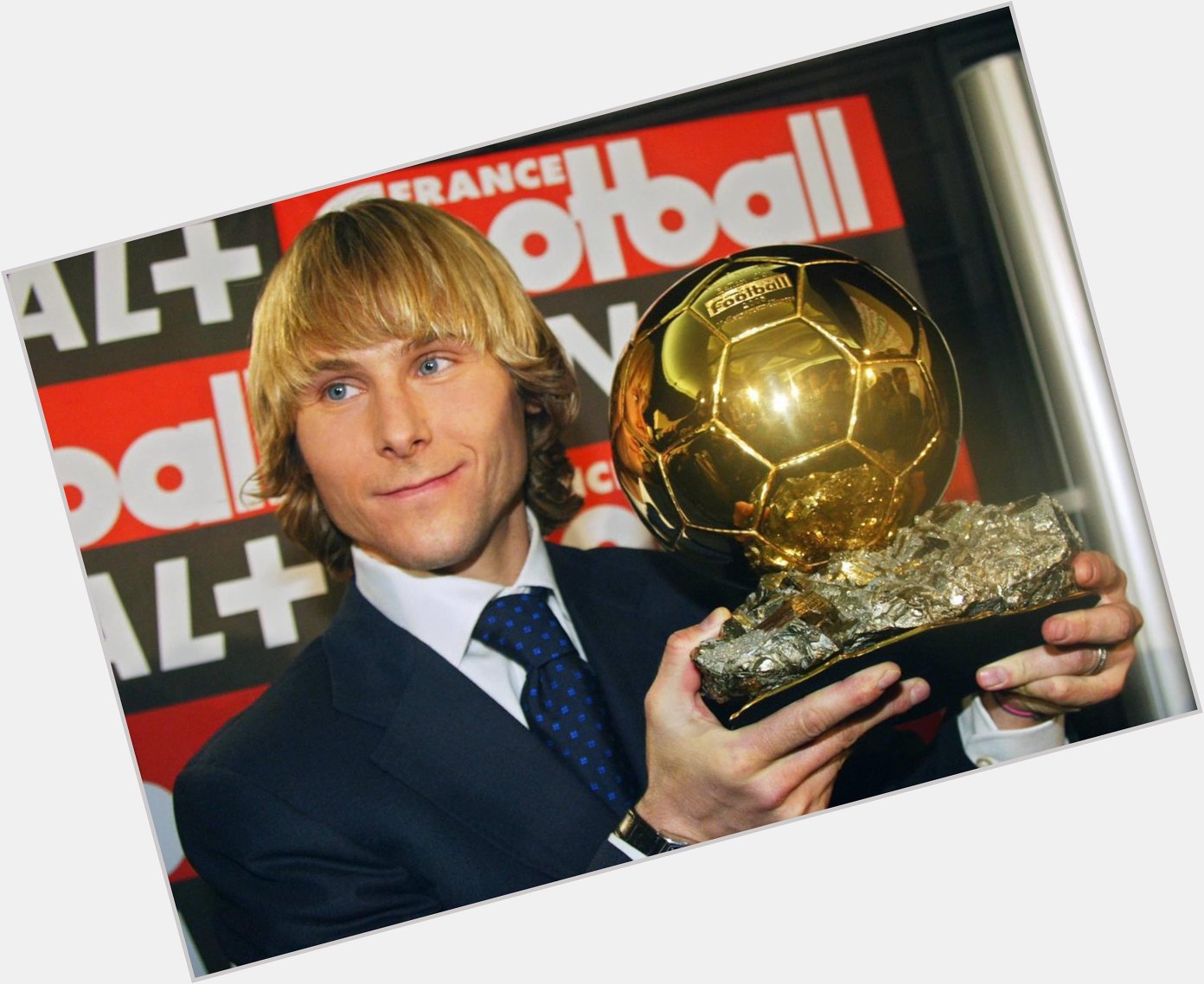 Happy birthday Pavel Nedved! One of the greatest footballers of his generation. A true Cc: 