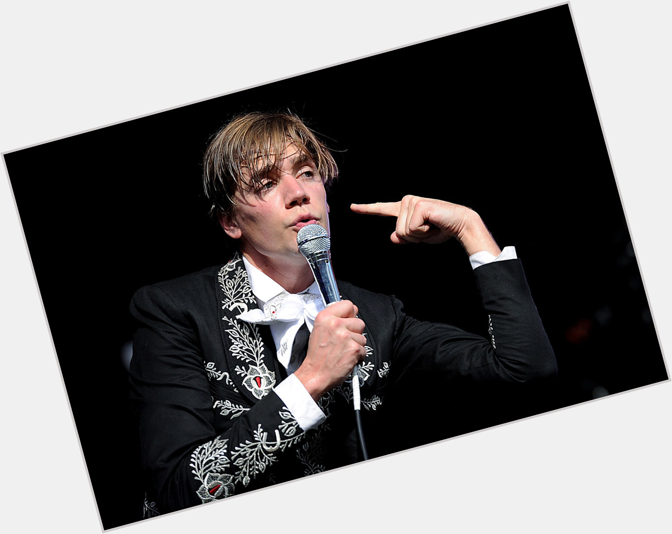 Also want to wish happy birthday to The Hives frontman Per Pelle Almqvist. 