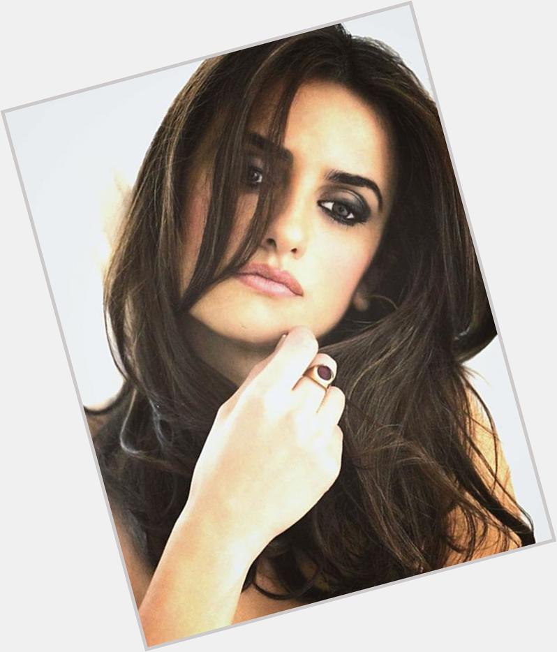 Happy birthday Penelope Cruz!!aktris asal spanyol ini prnh bermain di Pirates Of the Caribbean:On stranger tides :) 