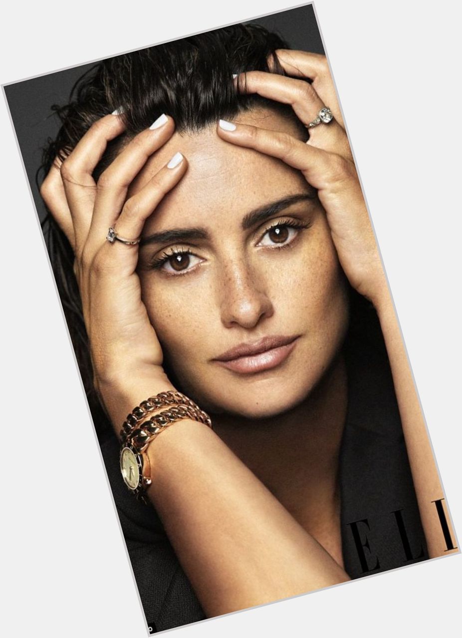 Happy birthday to the beautiful Penelope Cruz - we\ve always admired your gorgeous natural brows and lashes! 