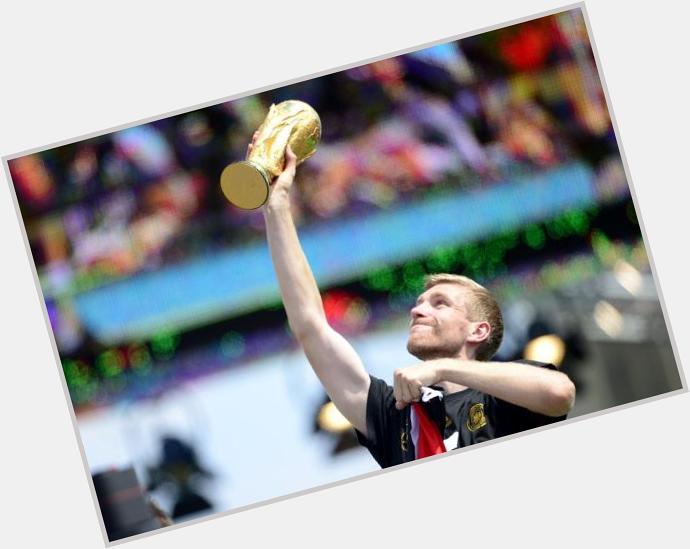 Happy birthday, Per Mertesacker!

A year hes not likely to forget... 