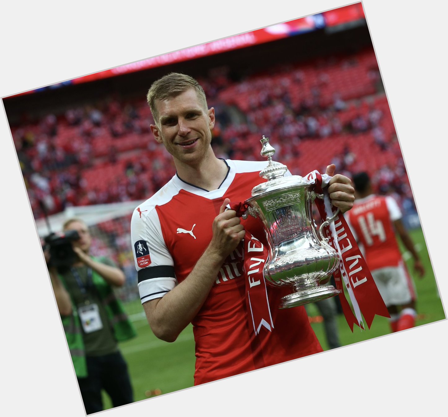 Happy 33rd birthday to Per Mertesacker. 512 Apps  104 caps  3 FA Cups 1 DFB-Pokal 1 World Cup 0 