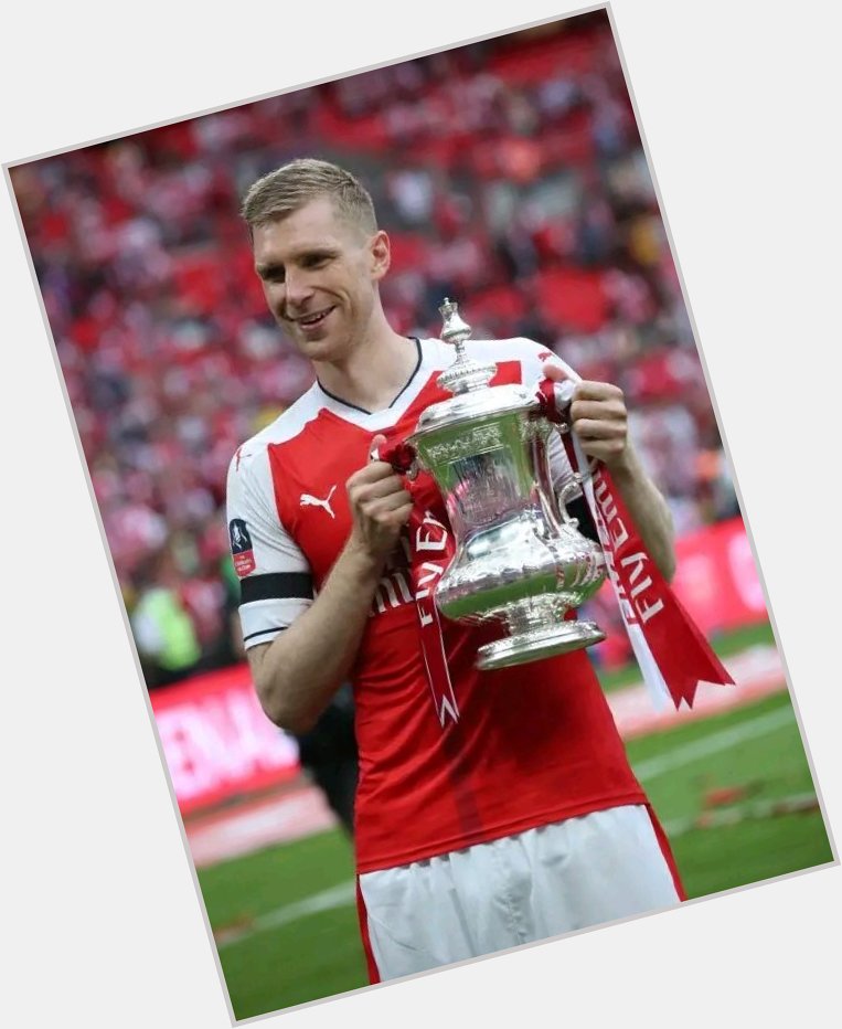 Happy 38th birthday to Per Mertesacker 