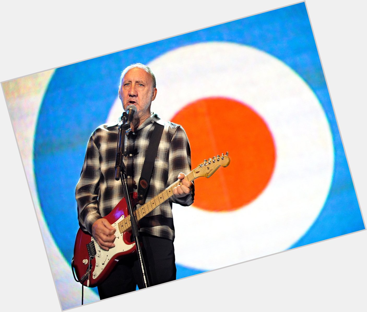 Happy 76th birthday to The Who guitarist Pete Townshend! 