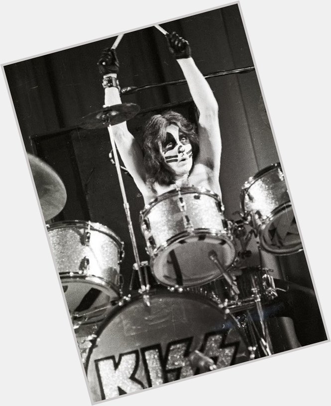 Happy birthday to Peter Criss from & Chris Robinson from 