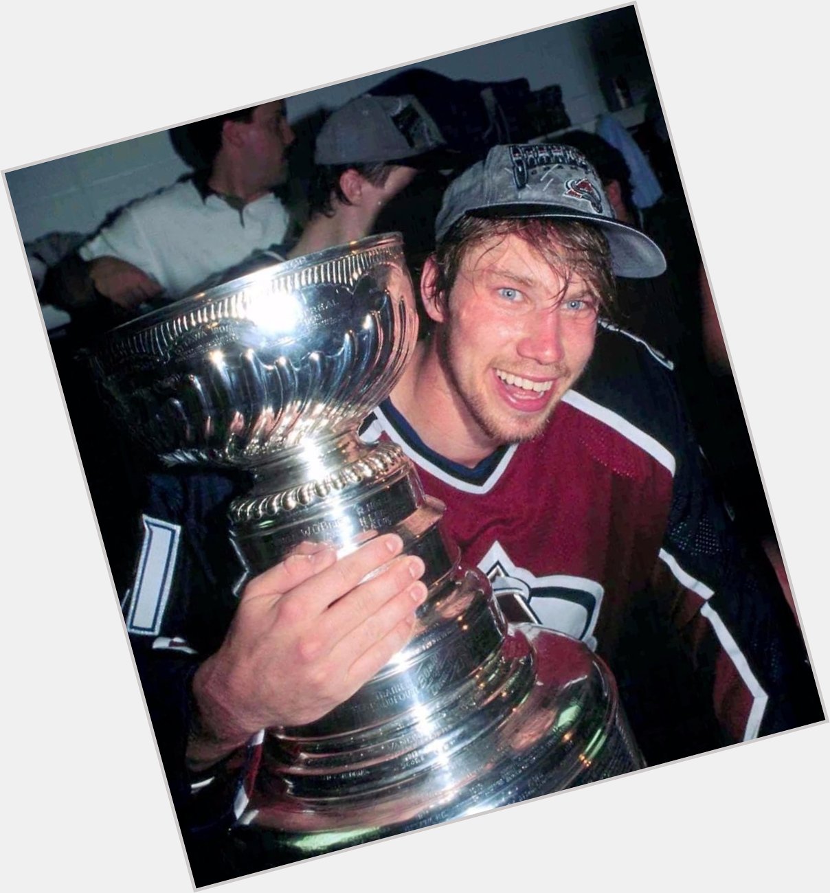  Happy 49th birthday Peter Forsberg! Here\s Foppa with the Stanley Cup (1996) 