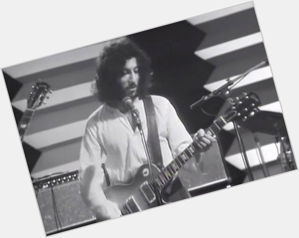 Happy Birthday the amazing Peter Green! In my opinion a very underrated guitarist. 