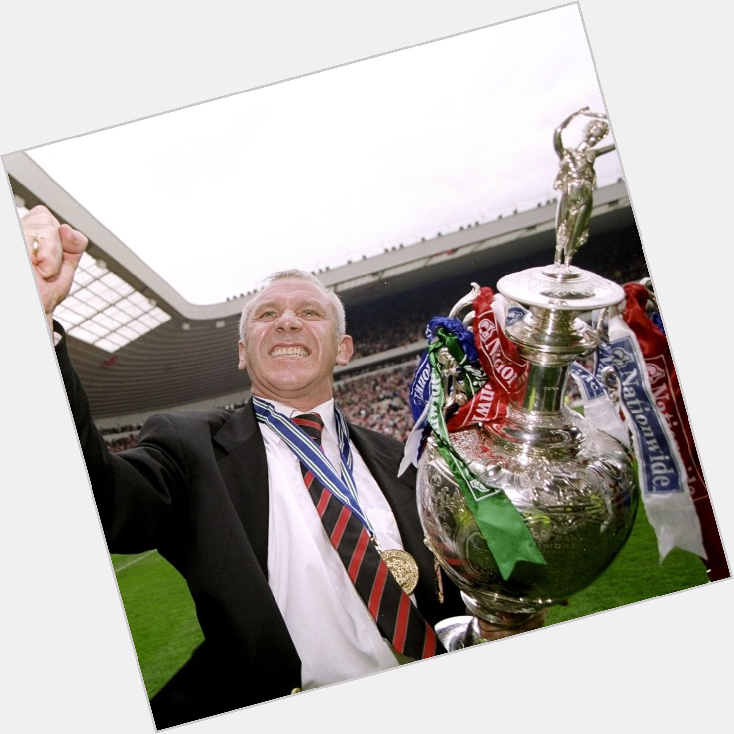 Hoje a lenda do Sunderland, Peter Reid completa 66 anos !!!
Happy birthday     