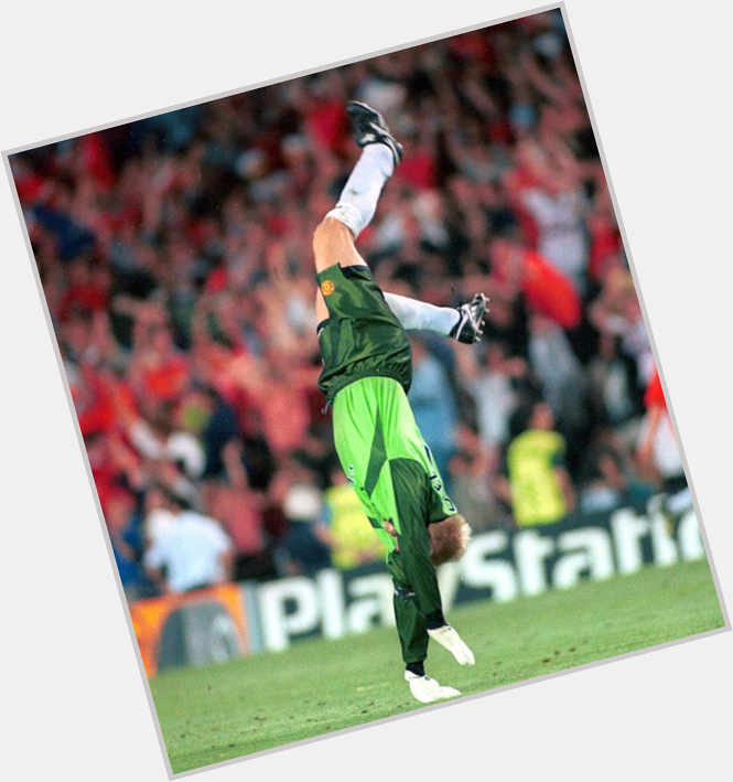Happy 51st birthday to the legendary Peter Schmeichel. Give us another cartwheel, big man. 