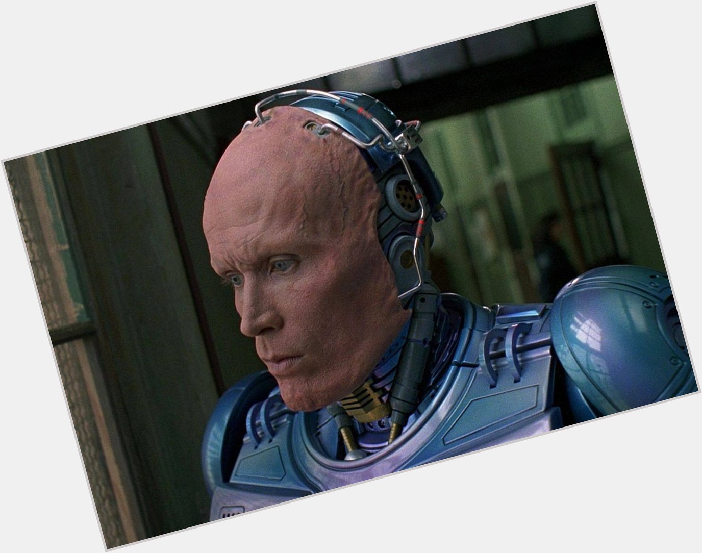 Happy Birthday to Peter Weller who turns 72 today! Pictured here in Robocop (1987). 