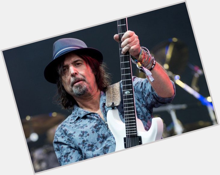 HAPPY BIRTHDAY PHIL CAMPBELL !! LET\S ROCK 