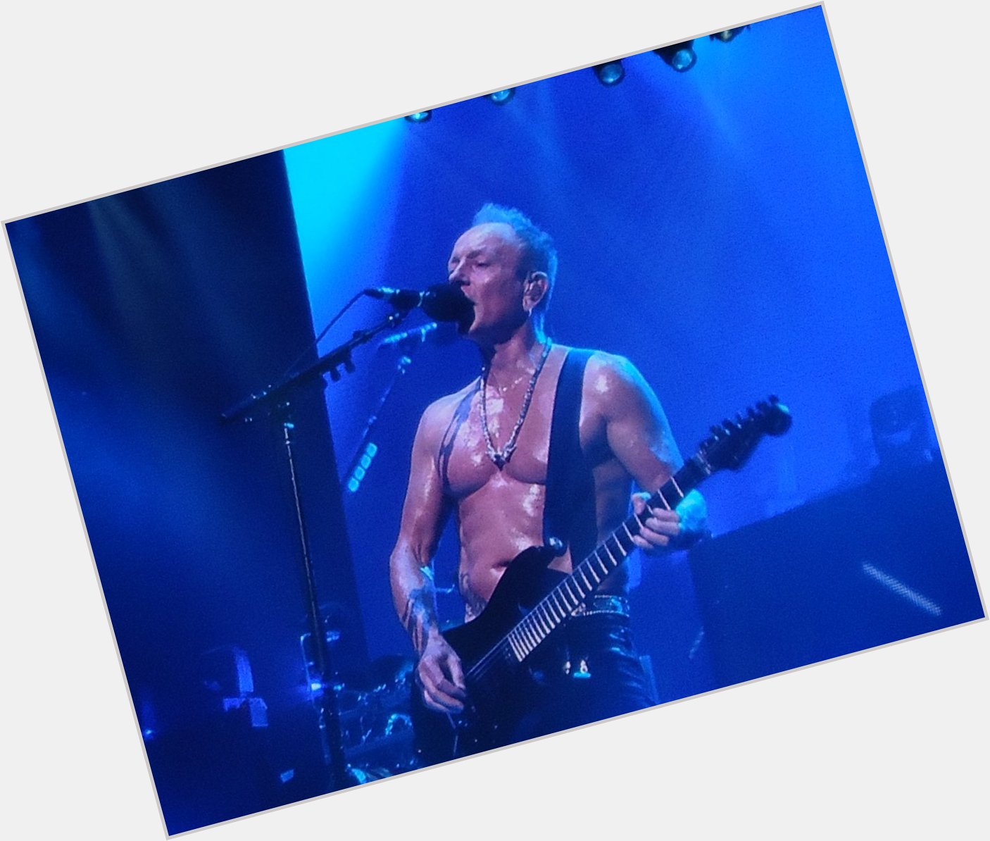 Happy birthday to Phil Collen of  I had a blast seeing Def Leppard back in 2016. 